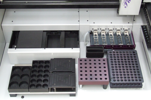 Processore automatico ibrido per immuno-fluorescenza ed ELISA